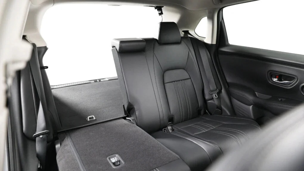 Standard 60/40 split fold-down rear seatback
