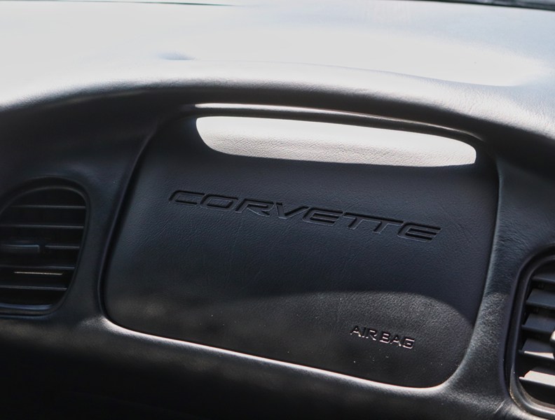 2004 Chevrolet Corvette 2dr Convertible