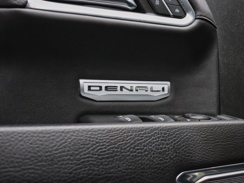 2022 GMC Sierra 1500 DENALI | 6.2L V8 | ROOF | ONLY71000KM | NEWBRAKES