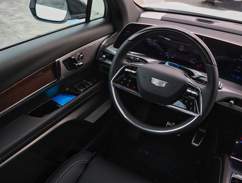2027 Cadillac VISTIQ AWD 4dr Sport