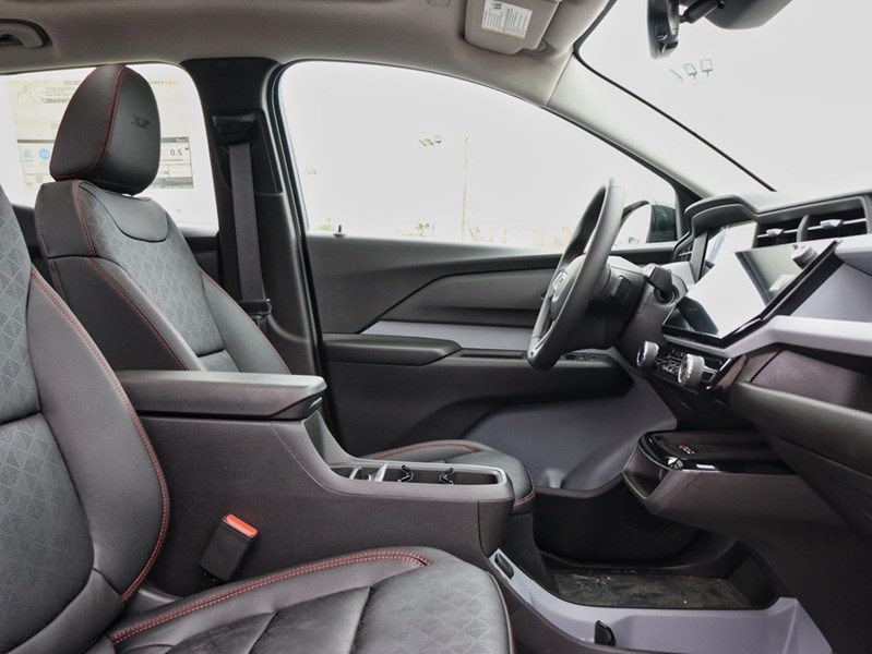 2027 Chevrolet Bolt FWD 4dr RS