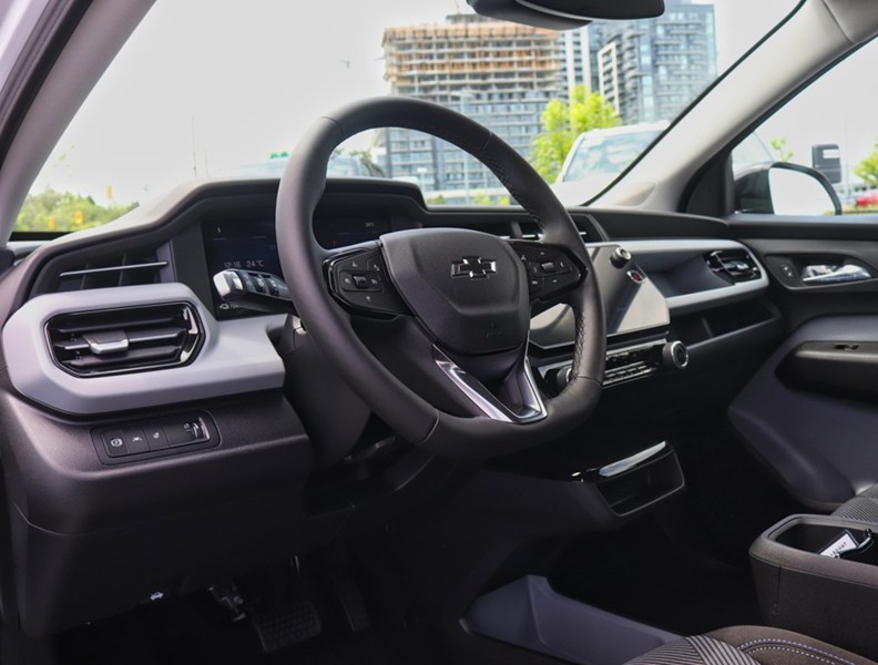 2027 Chevrolet Bolt FWD 4dr LT