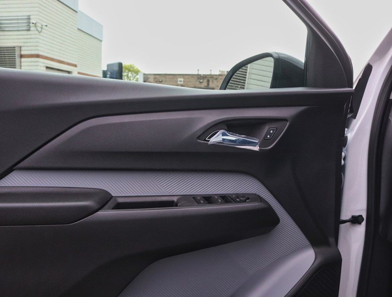 2027 Chevrolet Bolt FWD 4dr LT