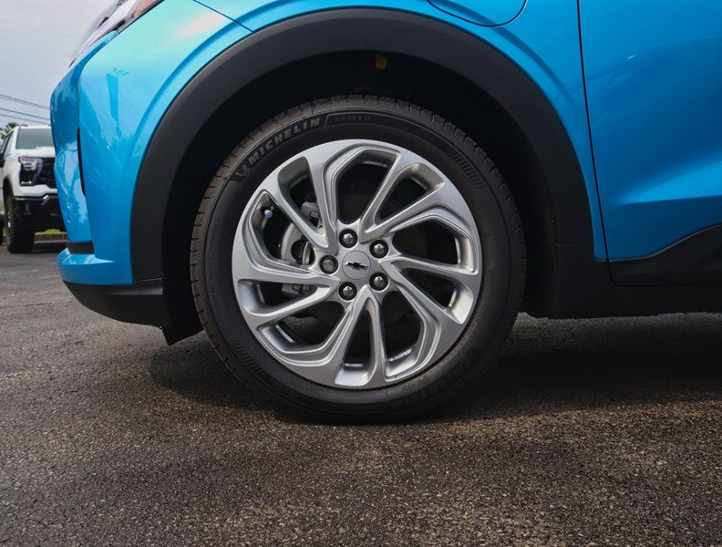 2027 Chevrolet Bolt FWD 4dr LT