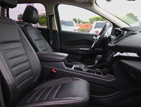 2017 Ford Escape Titanium | 2.0L | ROOF | NAV | BLIS | 19s