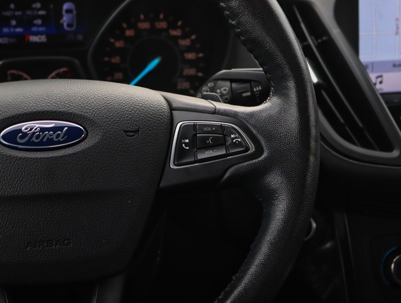 2017 Ford Escape Titanium | 2.0L | ROOF | NAV | BLIS | 19s