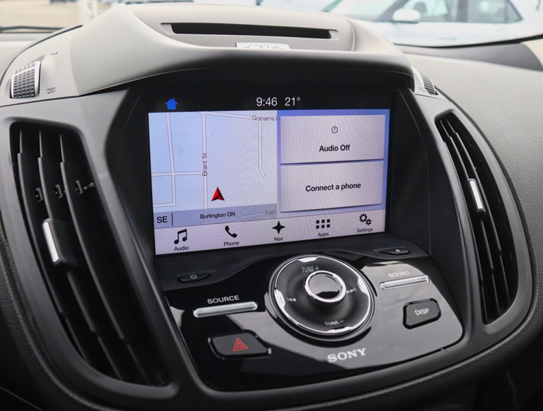 2017 Ford Escape Titanium | 2.0L | ROOF | NAV | BLIS | 19s