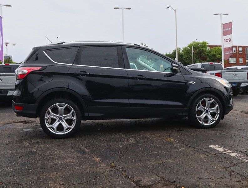 2017 Ford Escape Titanium | 2.0L | ROOF | NAV | BLIS | 19s