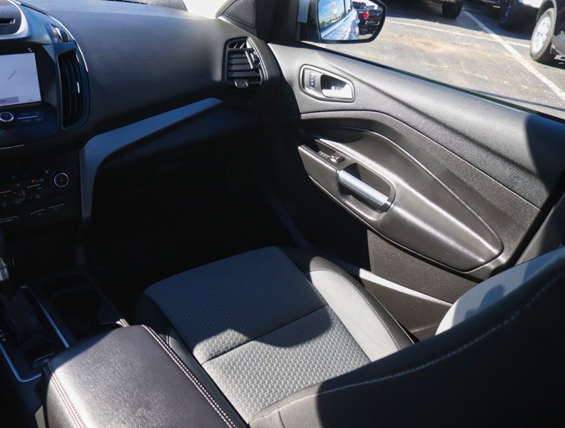 2017 Ford Escape SE | 1.5L | NAV | BLIS | HTD SEATS | ALLOYS