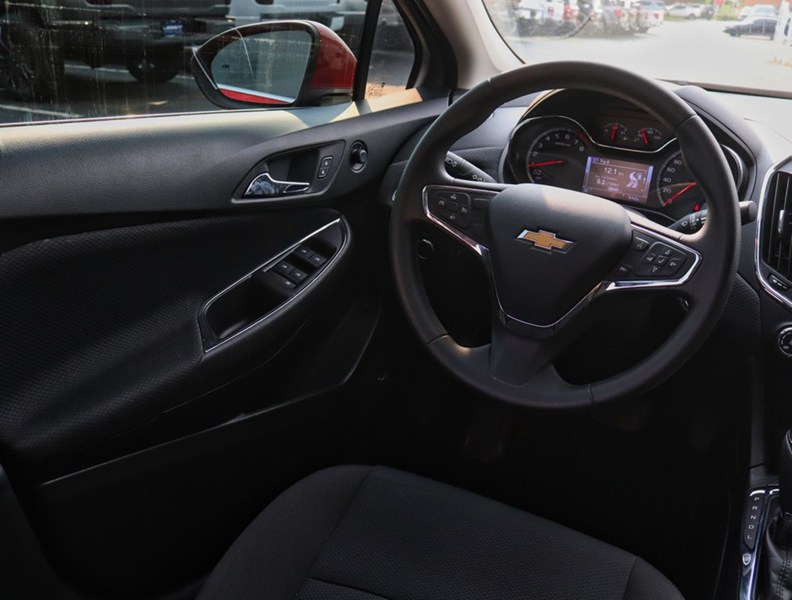 2018 Chevrolet Cruze LT | 1.4L | ROOF | TECH PKG | CONV PKG