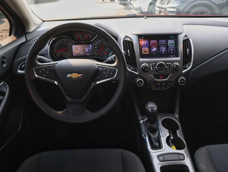 2018 Chevrolet Cruze LT | 1.4L | ROOF | TECH PKG | CONV PKG