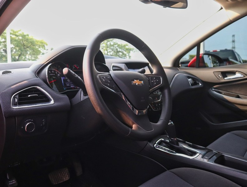 2018 Chevrolet Cruze LT | 1.4L | ROOF | TECH PKG | CONV PKG