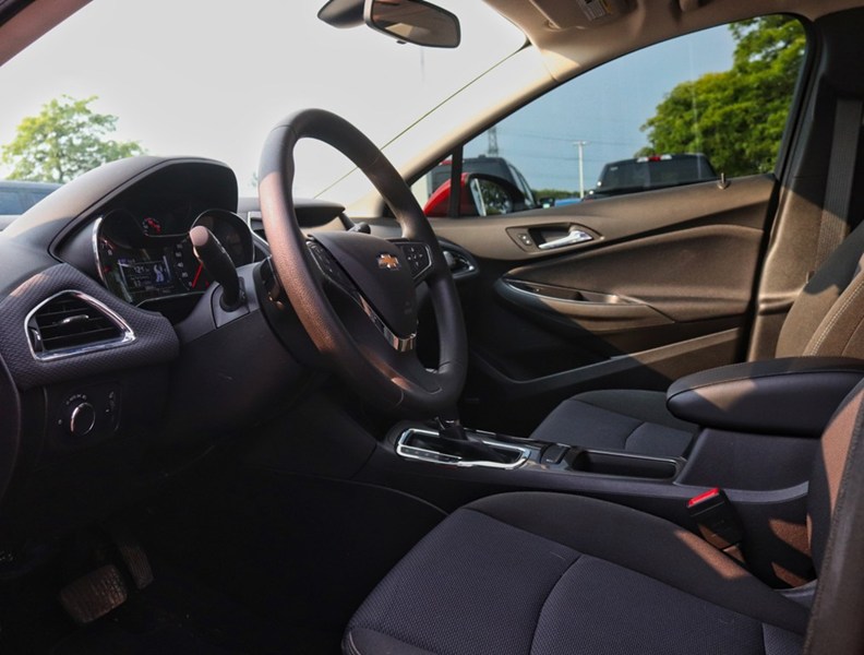 2018 Chevrolet Cruze LT | 1.4L | ROOF | TECH PKG | CONV PKG