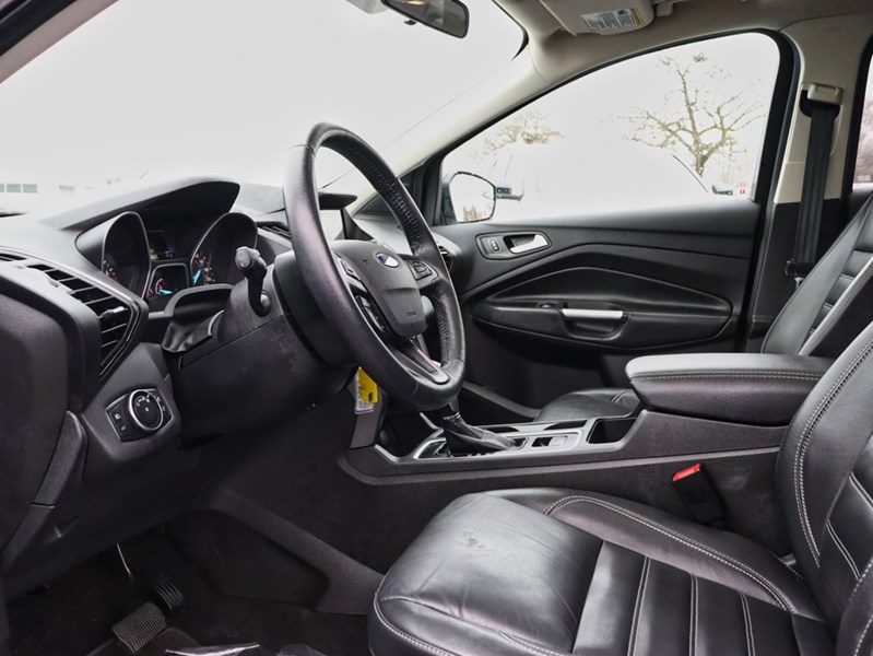 2018 Ford Escape SEL | 1.5L | ROOF | NAV | TOW | PWR LFT GATE