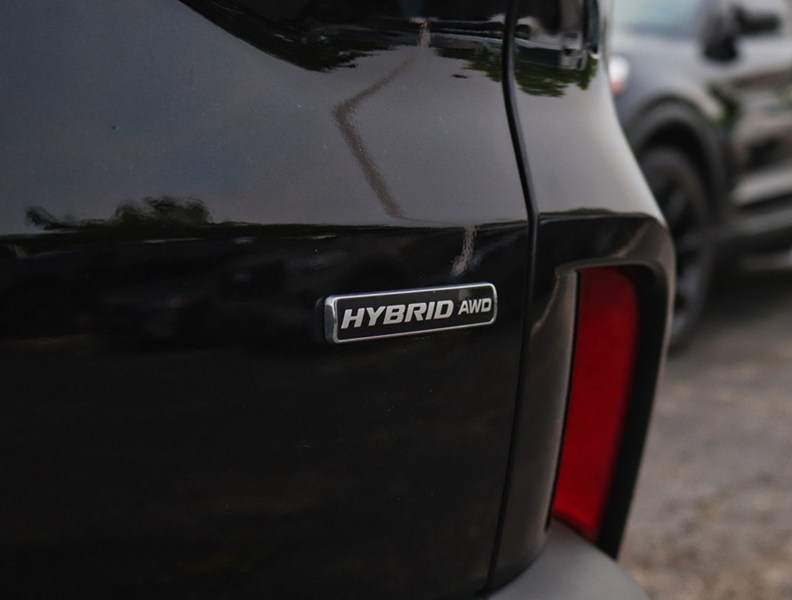 2020 Ford Escape Titanium Hybrid | AWD | ROOF | NAV | LEATHER
