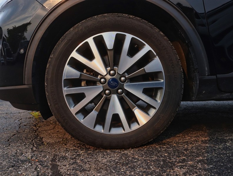 2020 Ford Escape Titanium Hybrid | AWD | ROOF | NAV | LEATHER