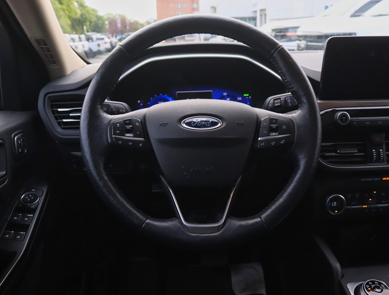 2020 Ford Escape Titanium Hybrid | AWD | PREM PKG | ROOF | NAV |B&O