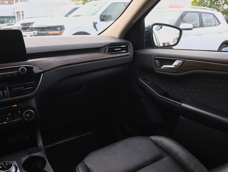 2020 Ford Escape Titanium Hybrid | AWD | PREM PKG | ROOF | NAV |B&O
