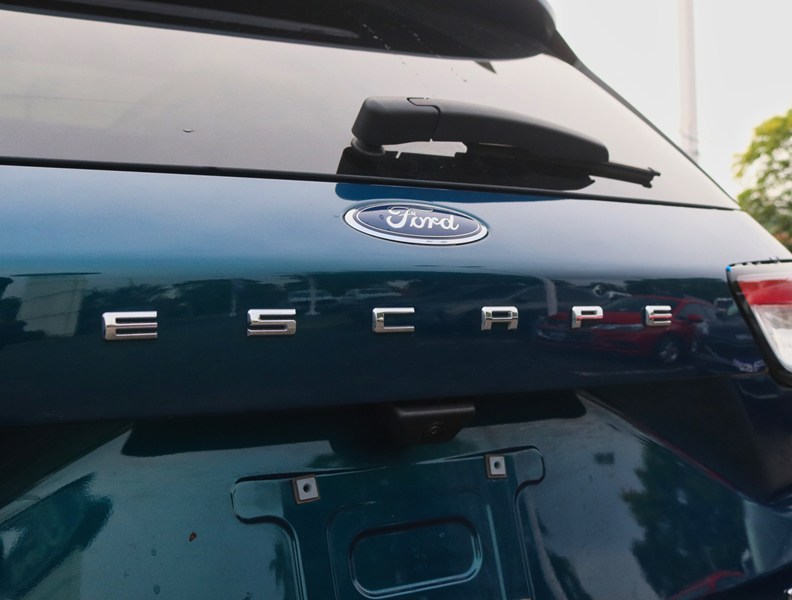 2020 Ford Escape Titanium Hybrid | AWD | PREM PKG | ROOF | NAV |B&O