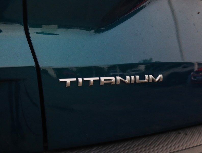 2020 Ford Escape Titanium Hybrid | AWD | PREM PKG | ROOF | NAV |B&O