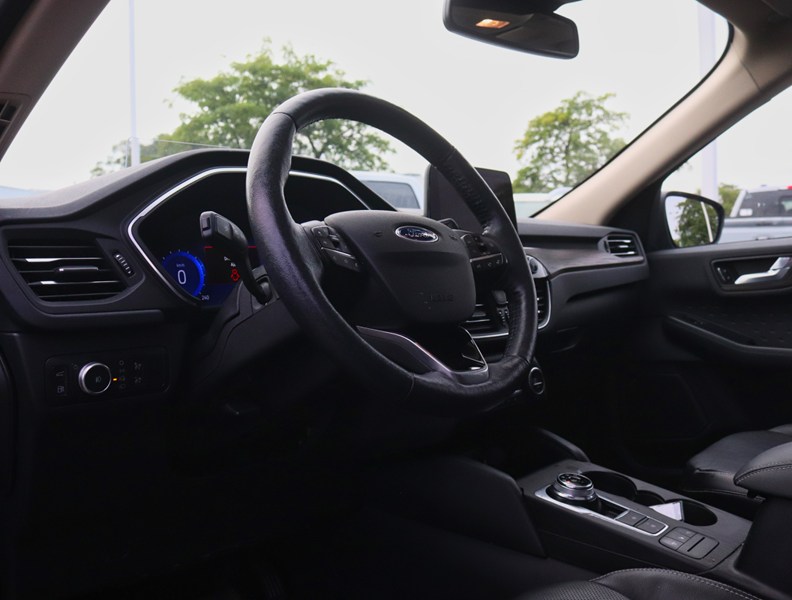 2020 Ford Escape Titanium Hybrid | AWD | PREM PKG | ROOF | NAV |B&O