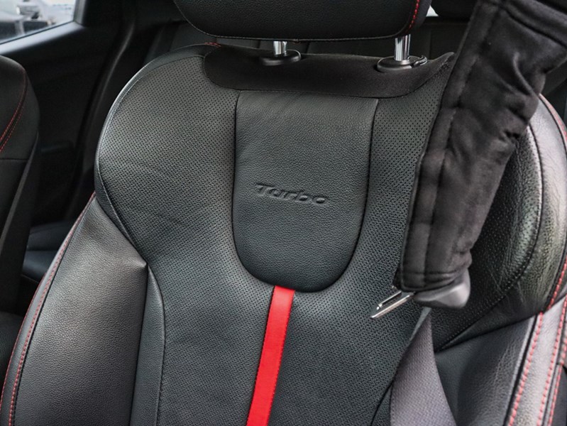 2020 Hyundai Veloster Turbo | Manual | PANO ROOF | LEATHER | HTD STR WHL