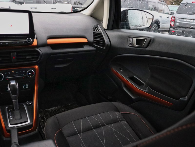 2022 Ford EcoSport SE | 4WD | 2.0L | NAV | REAR CAM | HTD SEATS | 17s