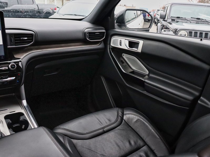 2022 Ford Explorer Platinum | 4WD | 3.0L | TECH PKG | ROOF | NAV |21s