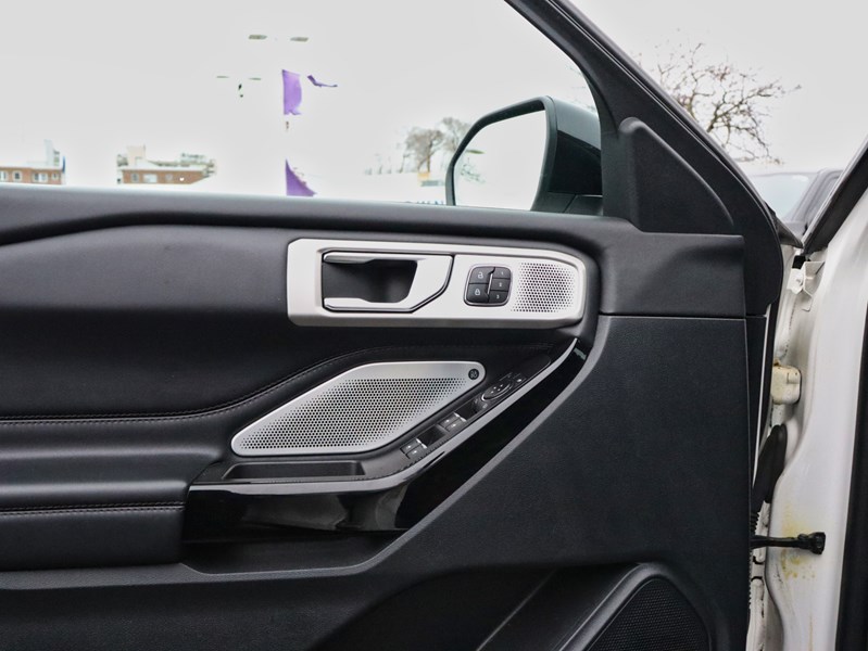 2022 Ford Explorer Platinum | 4WD | 3.0L | TECH PKG | ROOF | NAV |21s