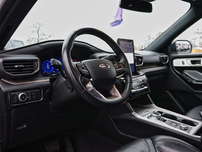 2022 Ford Explorer Platinum | 4WD | 3.0L | TECH PKG | ROOF | NAV |21s