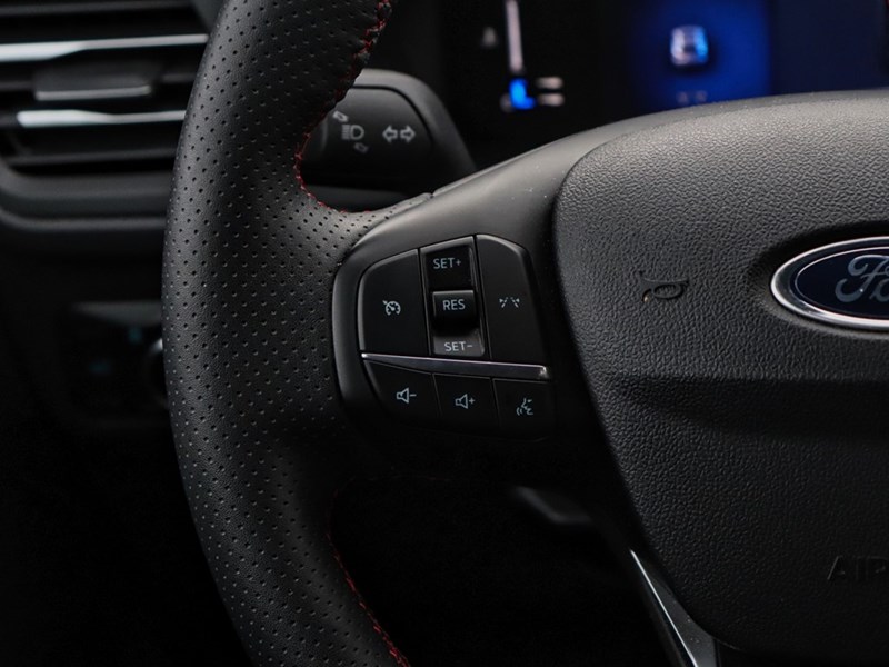 2024 Ford Escape ST-Line | AWD | 1.5L | HTD STR WHL | BLIS | LEDs