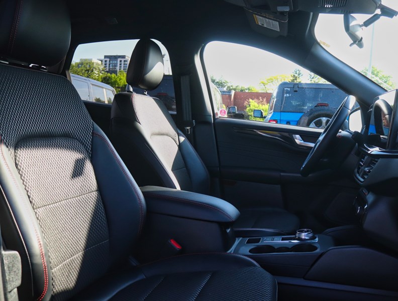 2024 Ford Escape ST-Line Select | AWD |2.0L | TECH|NAV |HTD STR WHL
