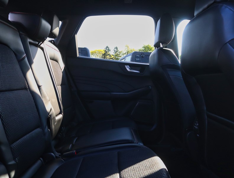 2024 Ford Escape ST-Line Select | AWD |2.0L | TECH|NAV |HTD STR WHL