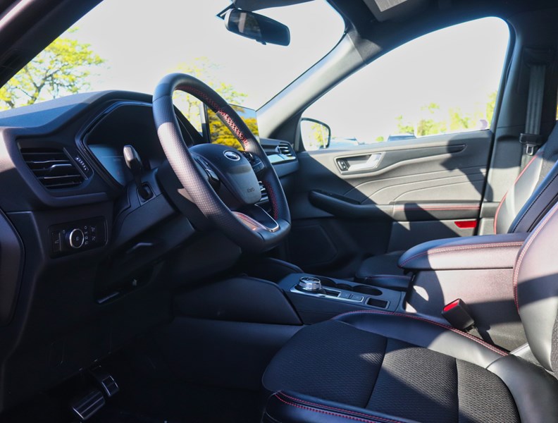2024 Ford Escape ST-Line Select | AWD |2.0L | TECH|NAV |HTD STR WHL