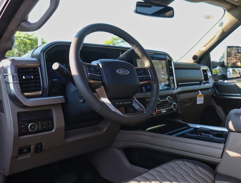 2026 Ford F-350 Platinum 4WD Crew Cab 8' Box