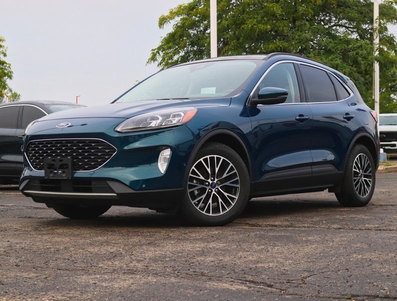 2020 Ford Escape Titanium Hybrid | AWD | PREM PKG | ROOF | NAV |B&O