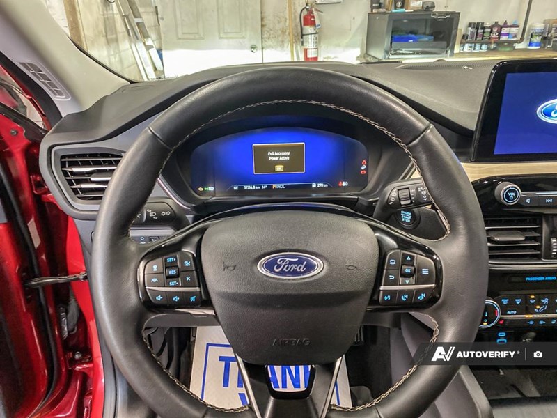 2022 Ford Escape Titanium Hybrid AWD