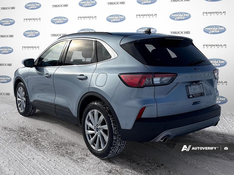 2022 Ford Escape Titanium Hybrid AWD