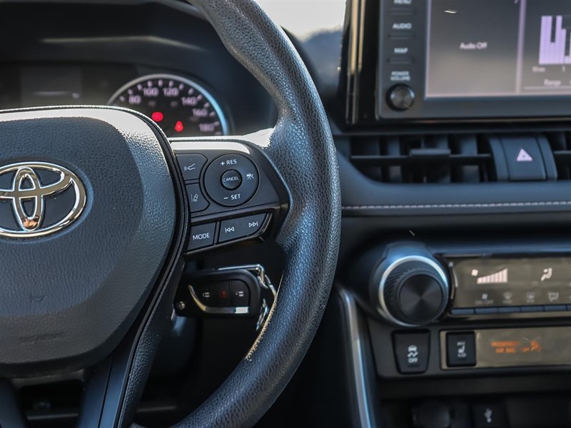 2020 Toyota RAV4 LE FWD