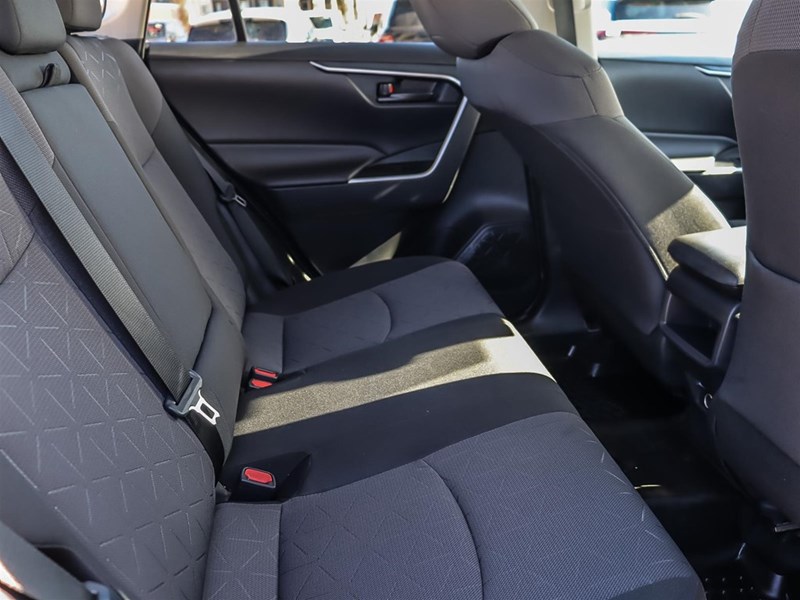 2020 Toyota RAV4 LE FWD