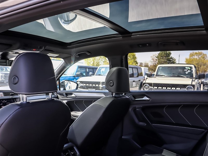 2023 Volkswagen Tiguan Comfortline R-Line Black Edition 4MOTION
