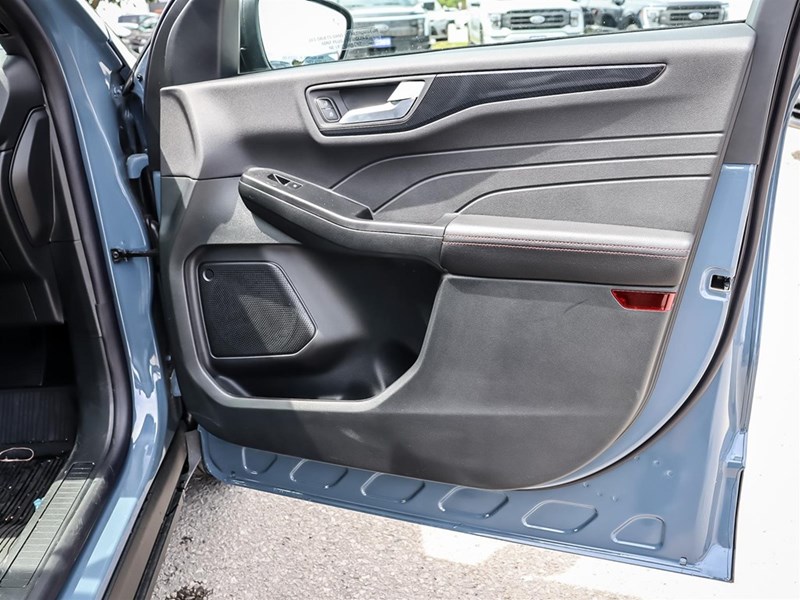 2025 Ford Escape ST-Line AWD HEV