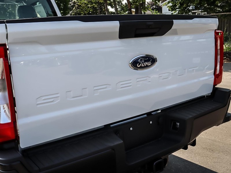 2026 Ford F-250 XL 4WD Reg Cab 8' Box