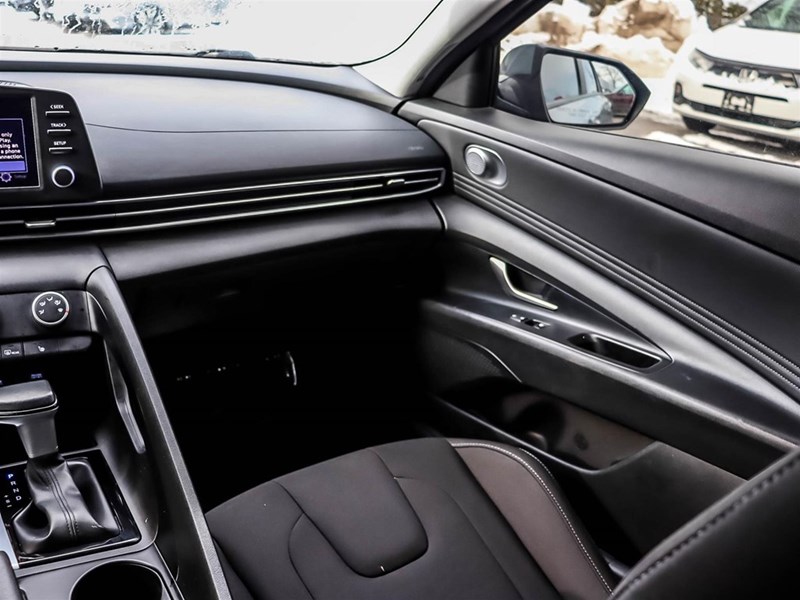 2023 Hyundai Elantra Preferred IVT