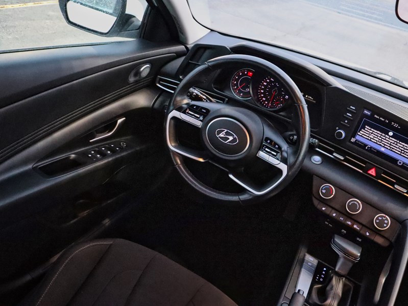 2022 Hyundai Elantra Preferred IVT