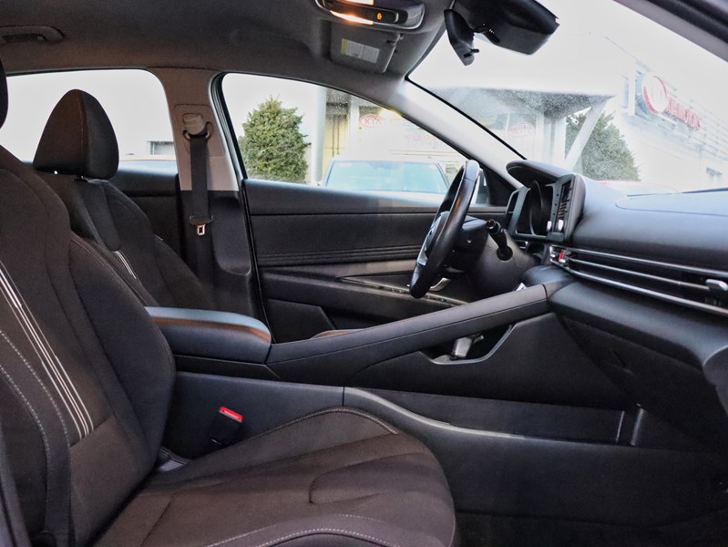 2022 Hyundai Elantra Preferred IVT