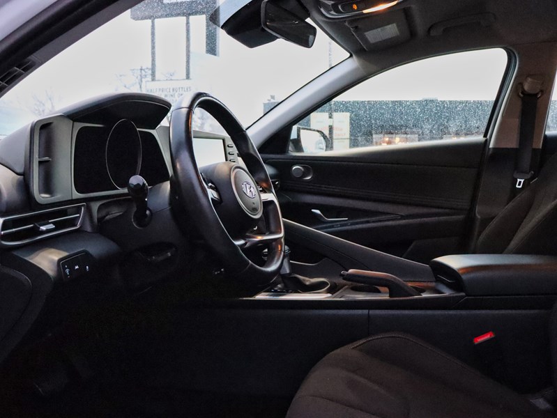 2022 Hyundai Elantra Preferred IVT