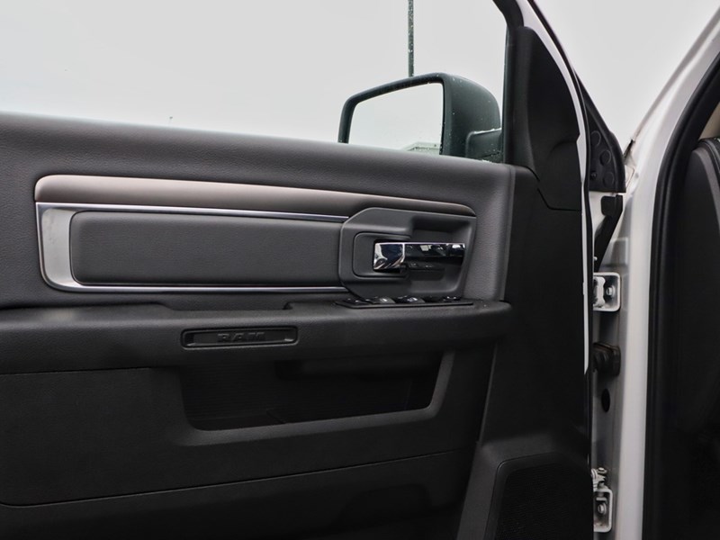 2022 RAM 1500 Classic SLT | Carplay | Heated Seats | Back Up Cam