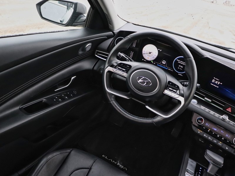 2023 Hyundai Elantra HEV Luxury | Heated & Cooled Seats | Great Fuel Saving