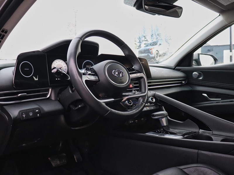 2023 Hyundai Elantra HEV Luxury | Heated & Cooled Seats | Great Fuel Saving